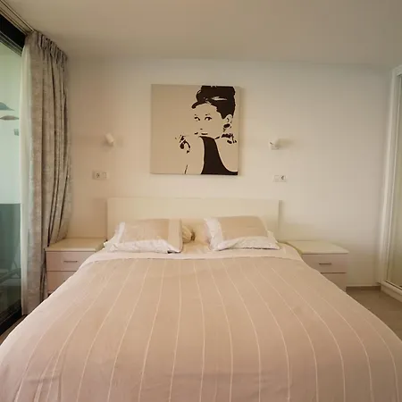 Sea Views Apartment *